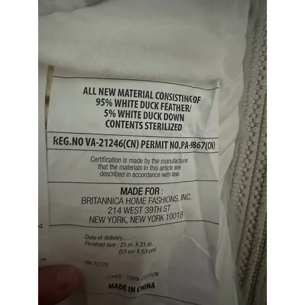 BNWT, Ugg Faux Fur grey/white throw Pillow 20x20